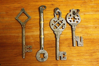 Latane Early Style Keys